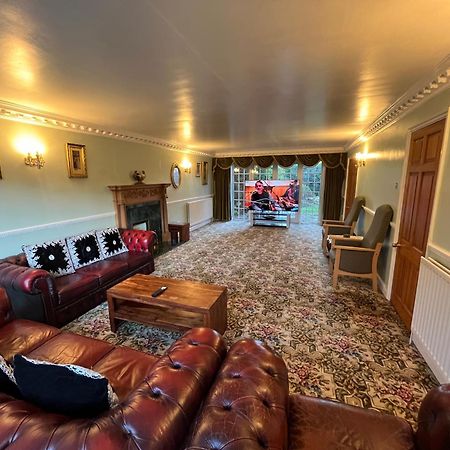 Unwind In Comfort At Cosy Caradus Your 4 Bedroom Home Sweet Home! Бирмингам Екстериор снимка