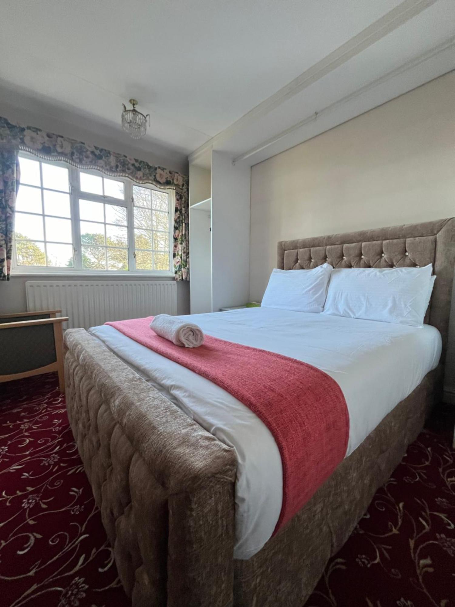Unwind In Comfort At Cosy Caradus Your 4 Bedroom Home Sweet Home! Бирмингам Екстериор снимка