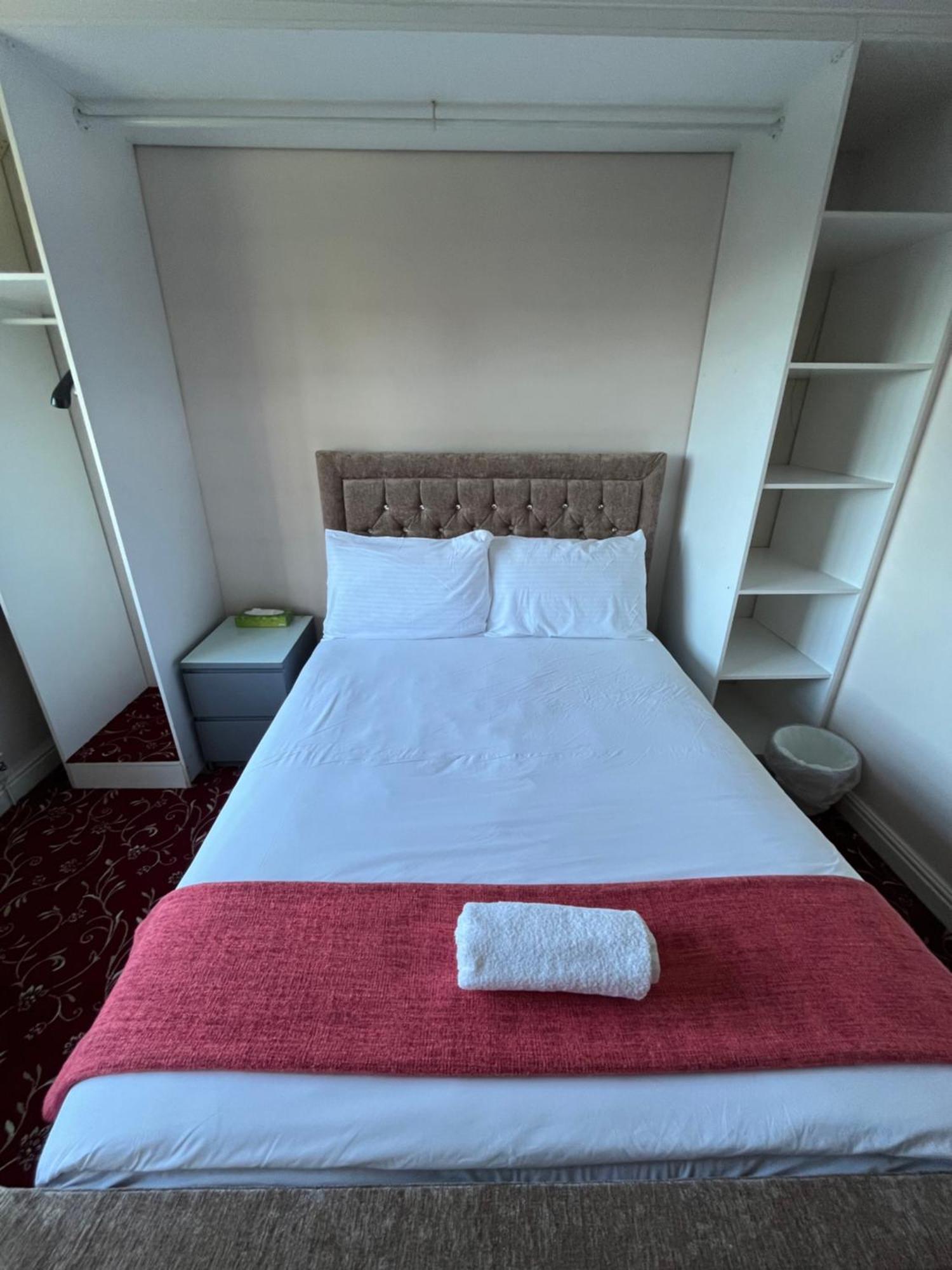 Unwind In Comfort At Cosy Caradus Your 4 Bedroom Home Sweet Home! Бирмингам Екстериор снимка