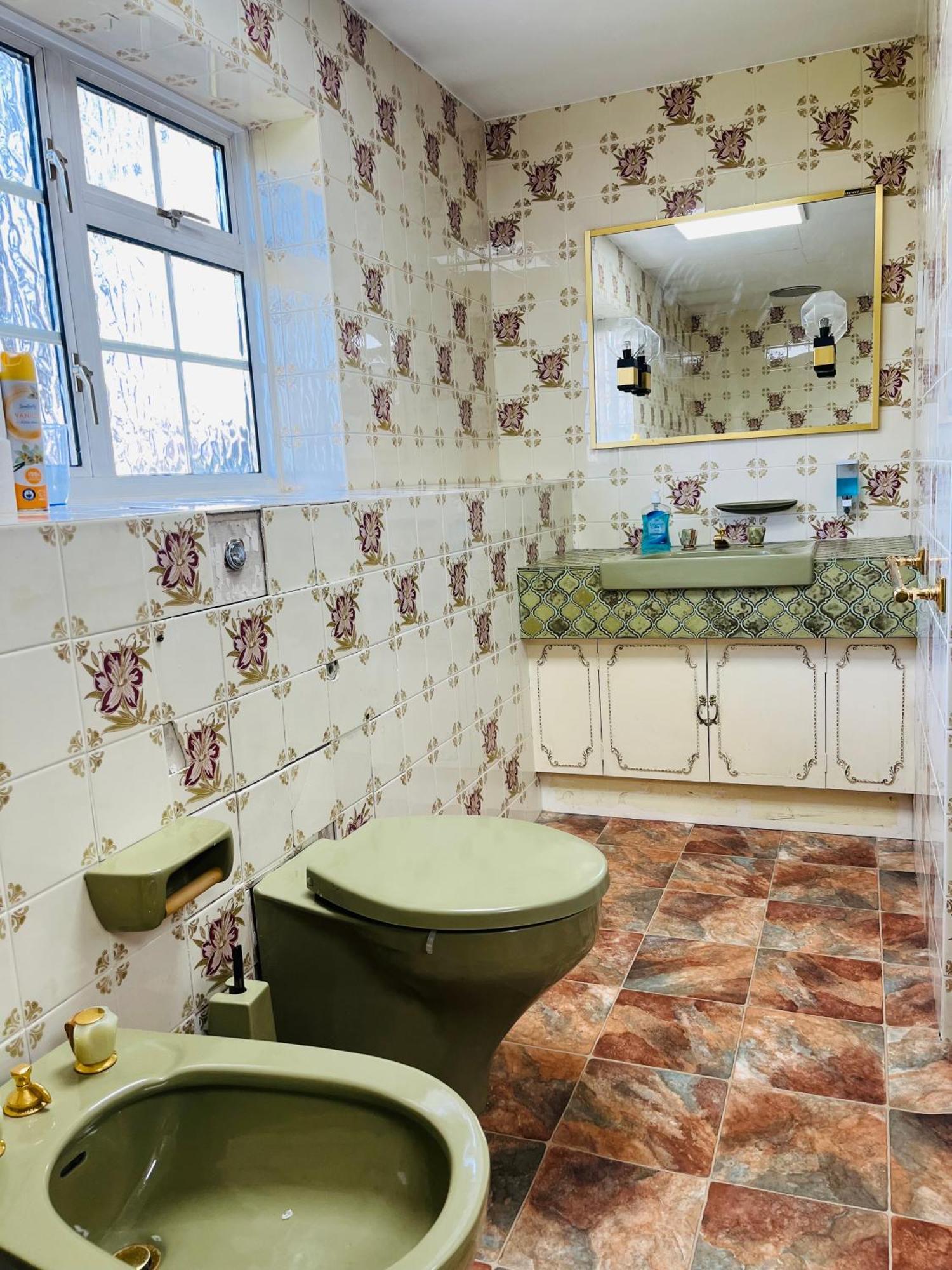 Unwind In Comfort At Cosy Caradus Your 4 Bedroom Home Sweet Home! Бирмингам Екстериор снимка