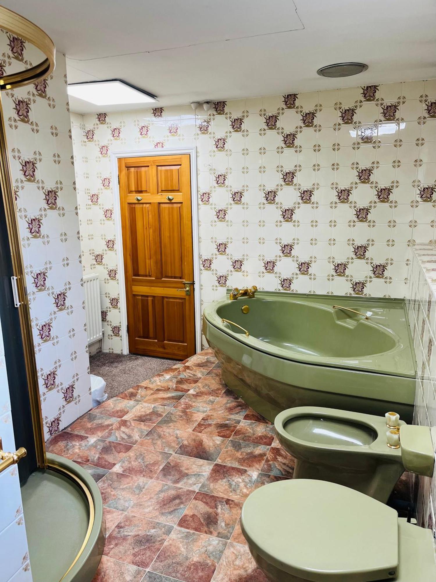 Unwind In Comfort At Cosy Caradus Your 4 Bedroom Home Sweet Home! Бирмингам Екстериор снимка