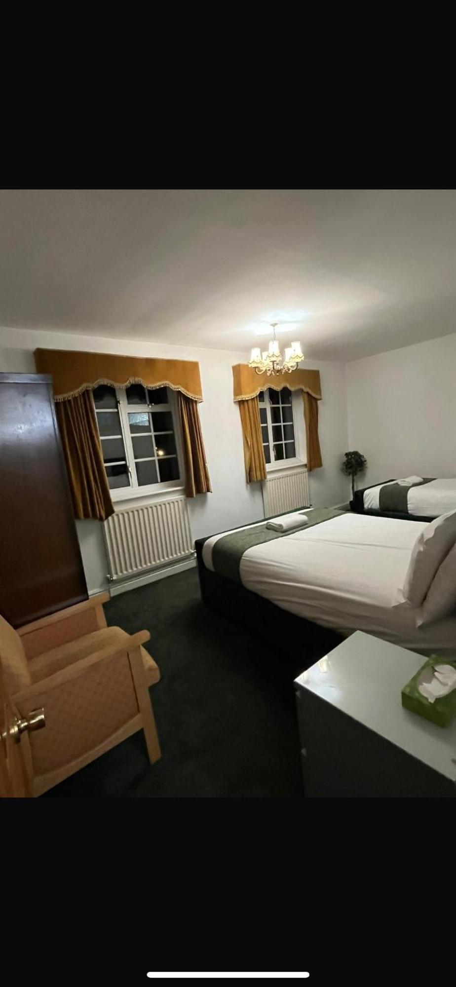 Unwind In Comfort At Cosy Caradus Your 4 Bedroom Home Sweet Home! Бирмингам Екстериор снимка