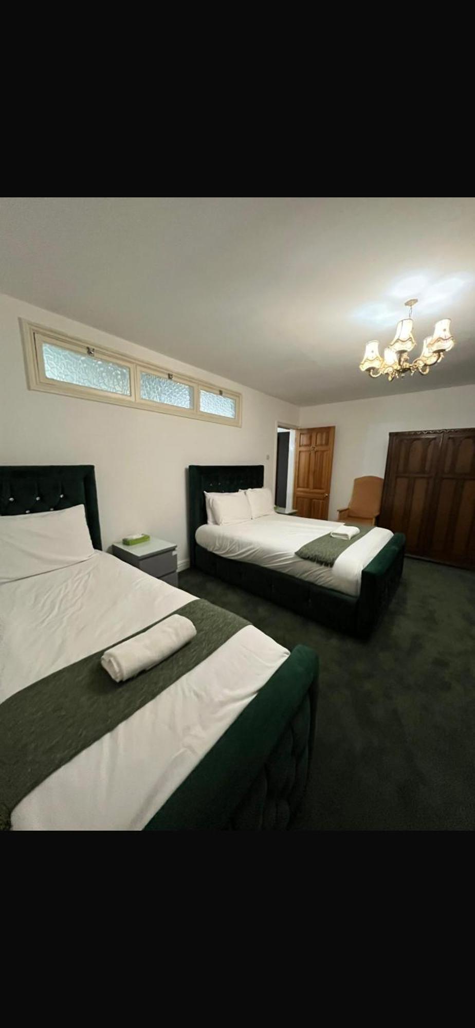 Unwind In Comfort At Cosy Caradus Your 4 Bedroom Home Sweet Home! Бирмингам Екстериор снимка
