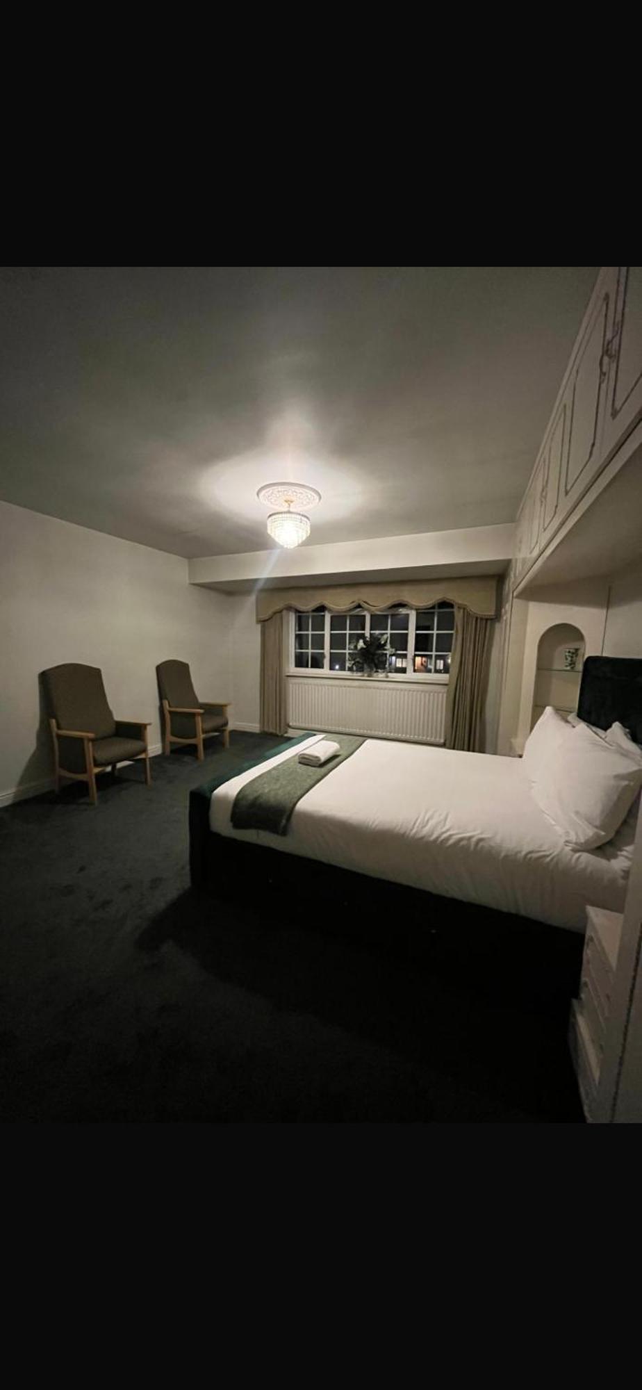 Unwind In Comfort At Cosy Caradus Your 4 Bedroom Home Sweet Home! Бирмингам Екстериор снимка