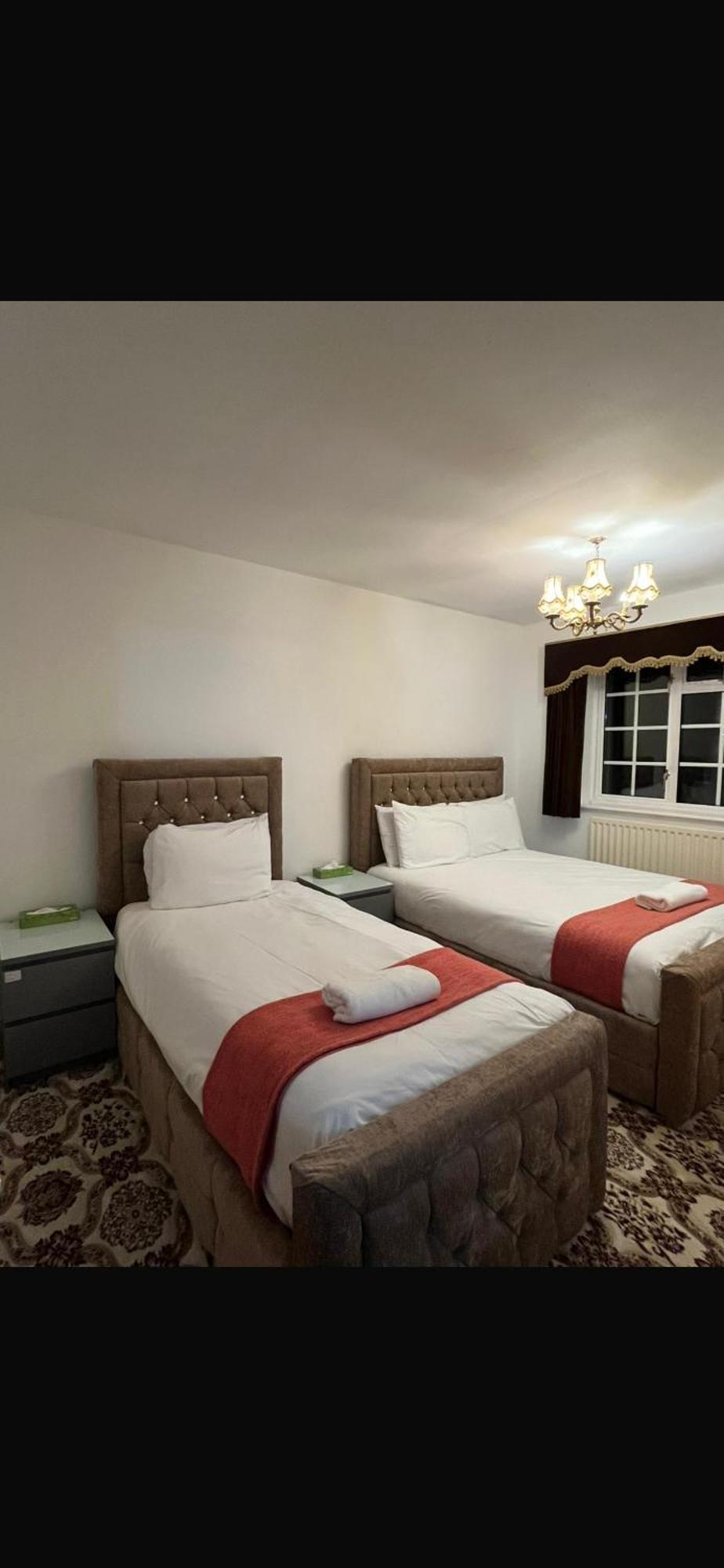 Unwind In Comfort At Cosy Caradus Your 4 Bedroom Home Sweet Home! Бирмингам Екстериор снимка